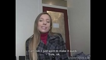 Muhteşem Sarışın Kız Michaela, Bu Ev Yapımı Videoda Modellik Kariyerine Devam Ediyor