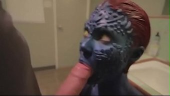 Kişilerle Cosplay Yapmak Ve Çizgi Roman Sakso Çekmek