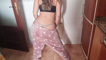 Dolgun Bir Latin Gençle Sıcak Bir Webcam Seansının Tadını Çıkarın