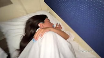 Genç Bir Amatörle Halka Açık Tren Seks