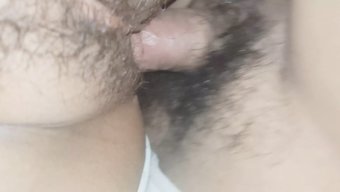 Hintli Kız Arkadaşının 18 Yaşındaki Kızıyla Ilk Anal Deneyimi