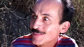 Dövmeli Sarışın, Mahsur Kalmış Bir Adama Sakso Ve Anal Veriyor