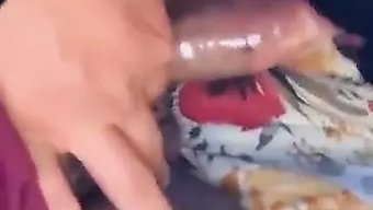 Büyük Göğüslü Transseksüel Bebek Beyaz Adam Tarafından Beceriliyor