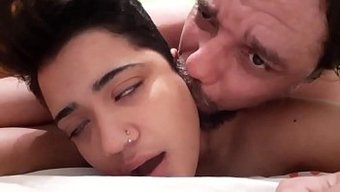 Bu Adamın Vibratörüyle Nüfuz Edilmenin Zevkini Yaşayın.