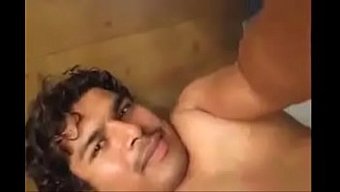 Çıplak Hintli Bebek Bdsm Videosunda Bağlanıp Sikişiyor