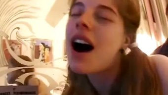 Fransız Amatör Genç Kızın Anal Seks Ve Yüzüne Boşalma