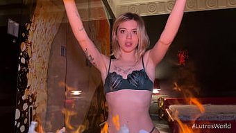 Güzel Dövmeli Orospu Musa Martina, Ev Yapımı Oral Seks Sahnesinde Sperm Yutuyor