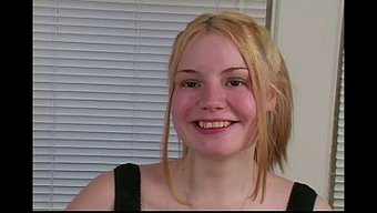 Çaresiz Amatör Tatiana Için Kamerada Ilk Kez, Ham Ve Gerçek Bir Performans.