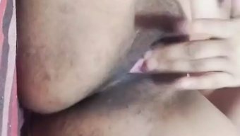 Amatör Bhabhi'Nin Parmaklama Ve Fisting Sırasındaki Doğal Orgazmı