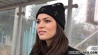 Amatör Çift, Para Karşılığında Halka Açık Alanda Yaramazlık Yapıyor