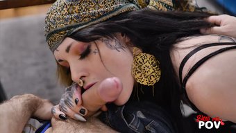 Genç (18+) Ve Yaşlı Gay, Pov Videosunda Grup Emme Seansının Tadını Çıkarıyor