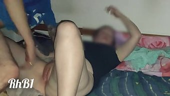 Genç Bir Çiftin Samimi Anları Gizli Kamerada Yakalandı