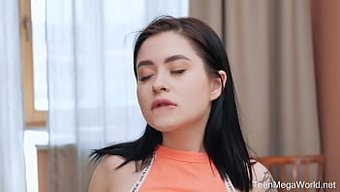 Skye Wood'Un Inanılmaz Poposu Ve Mutfakta Orgazmlı Solo Seansı