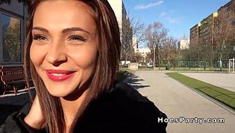 Göğüslü Avrupalı Kadınlar, Pov Gerçeklik Videosunda Büyük Yarraklı Erkeklerle Sert Amatör Dörtlü Yapıyorlar