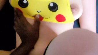 Cfnm, Pikachu Cosplay Videosunda Beceriliyor
