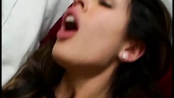Latin Porno Yıldızı Yüzüne Sikişiyor Ve Büyük Göğüsleri Boşalıyor