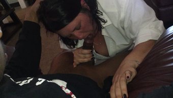 18 Yaşındaki Bir Çocuk, 39 Yaşındaki Milf'In Büyük Siyah Yarrağa Olan Açlığını Tatmin Ediyor
