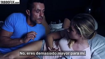 Sıkı Genç Kızın Üvey Babası Arkadaşıyla Yakalandı - Mona Blue