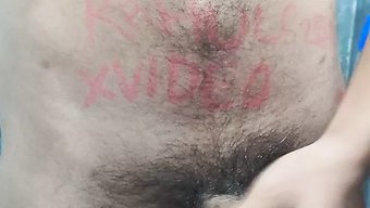 Sıcak Kız Için Halka Açık Bir Adamın Mastürbasyonu Yakın Çekim