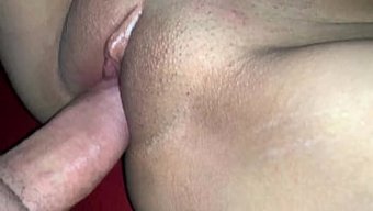 Güzel Kolombiyalı Kız, Cowgirl Pozisyonunda Beceriliyor