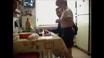Kotb Bir Gençle Çay Saati (18+)