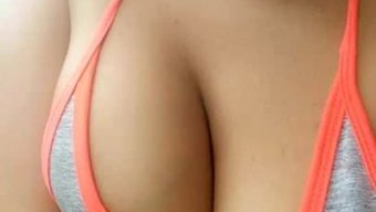 Ana'Nın Büyük Göğüsleri Ve Mastürbasyon Seansı