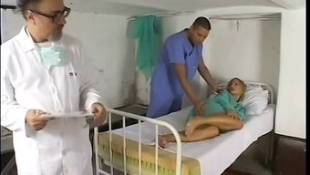 Muhteşem Sarışın Hastadan Sakso Ve Cunnilingus