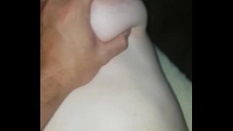 Sarışın Loira, Sıcak Porno Videosunda Pislik Içinde Inliyor