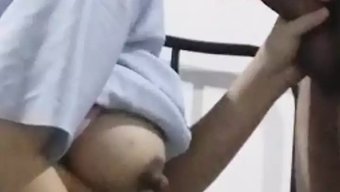 Malezyalı Genç Yaya, Kocasına Sakso Çekiyor