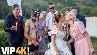 Doğal Memeli Ateşli Gelin, Açık Havada Sikişiyor.