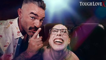 Büyük Göğüslü Bebek Jackie Hoff Sinemada Sakso Çekiyor