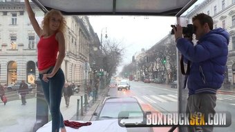 Monique Woods, Halka Açık Alanlarda Yoğun Seksin Tadını Çıkarıyor