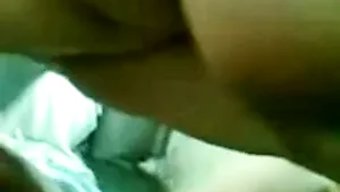 Büyük Göğüslü Desi Yenge Ve Kocasıyla Ateşli Ve Buharlı Bir Buluşma.