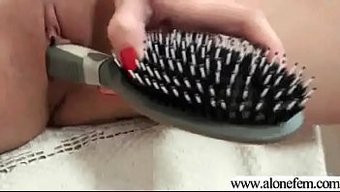 Stacy, Genç Bir Kız, Klip 19'Da Seks Oyuncaklarıyla Tek Başına Oynamaya Dalıyor