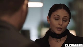 Iki Seksi Esmer, Ariana Marie Ve Arkadaşı, Üçlüde Büyük Bir Penis Tarafından Hükmediliyor