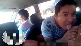 Herkese Nasıl Bir Orospu Olduğumu Gösteriyorum, Arkadaşlarını Arabada Beni Sikmeleri Için Davet Ediyorum.