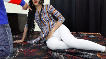 Asyalı Genç Priya, Ev Yapımı Videoda Yakın Çekim Sikiş Ve Osurmanın Tadını Çıkarıyor