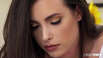 Casey Calvert'In Büyük Poposu, Cowgirl Pozisyonunda Sert Anal Seks Yapıyor