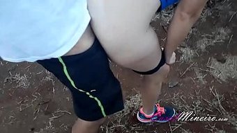 Amatör Karım Açık Havada Popo Tıkaç Oyunuyla Eğleniyor