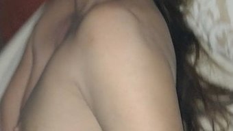 Kolombiyalı Milf: Olgun Bir Kadının Duygusal Karşılaşması