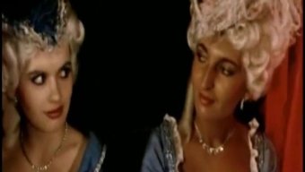 Tüylü Kız Vintage Mastürbasyon Videosunda Boşalıyor