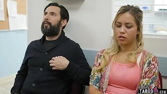 Alina Lopez'In Büyük Poposu Genç Bir Izleyici Tarafından Sert Bir Şekilde Sikişiyor.