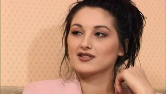 Coralie'Nin Vintage Amı Bir Otel Odasında Sikişiyor