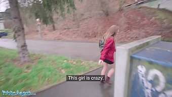 Göğüslü Ispanyol Genç Venom Evil, Halka Açık Bir Sakso Ve Sikişin Tadını Çıkarıyor