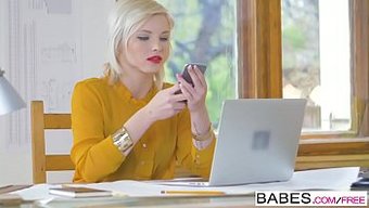 Sıcak Ofiste Milf Ve Genç Bebekler Blowjob Ve Sikiş Videosu