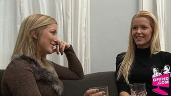 Tıraşlı Amcıklı Lezbiyenler Bu Sıcak Videoda Eğleniyorlar