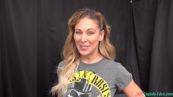 Milf Cherie Deville, Pov Videosunda Komşu Çocuğu Baştan Çıkarıyor