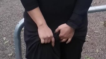 Amatör Kadın, Açık Havada Sıvazlama Ile Islanıyor Ve Çılgınlaşıyor