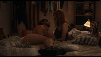 Emma Roberts Ve Janet Montgomery Sıcak Mobil Videoda