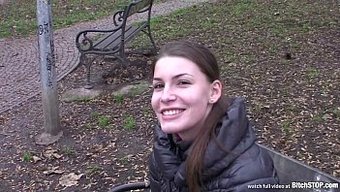 Avrupalı Zena Little Bu Videoda Inanılmaz Bir Sakso Çekiyor